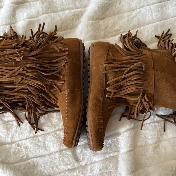 Minnetonka Tan Fringe Moccasin Boots - Picture 10 of 11